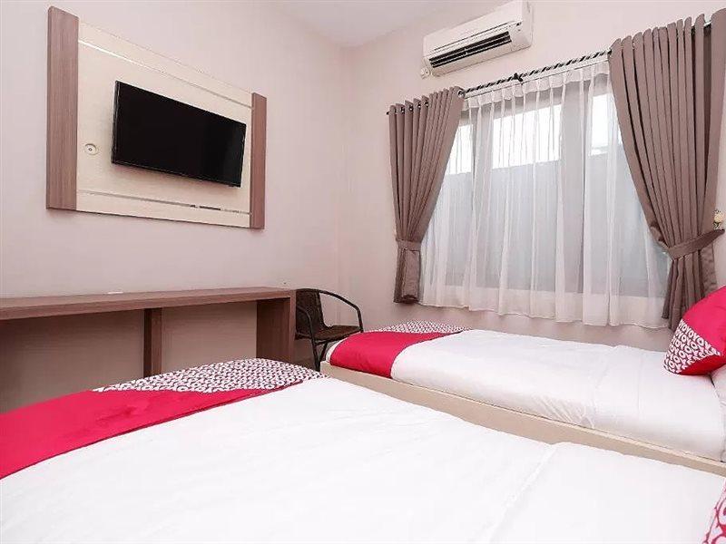 Oyo 1532 Mawar Indah Hotel Solo Dış mekan fotoğraf